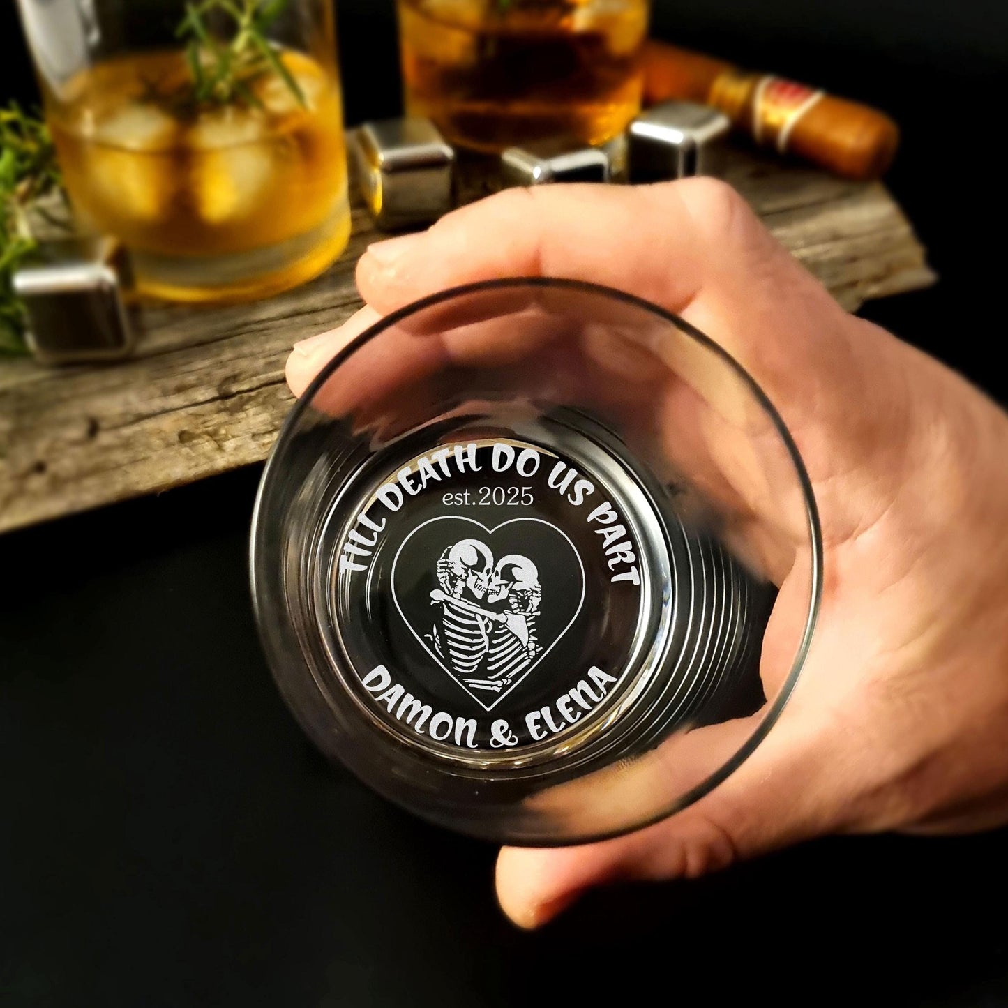 Personalisiertes Whiskyglas mit Totenkopf-Gravur, individueller Becher für Whiskyliebhaber, Bräutigam, einzigartiges Geschenk, perfekt für besondere Anlässe